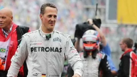 مرسيدس تعلن أنها لن تنهي تعاقدها مع مايكل شوماخر المصاب