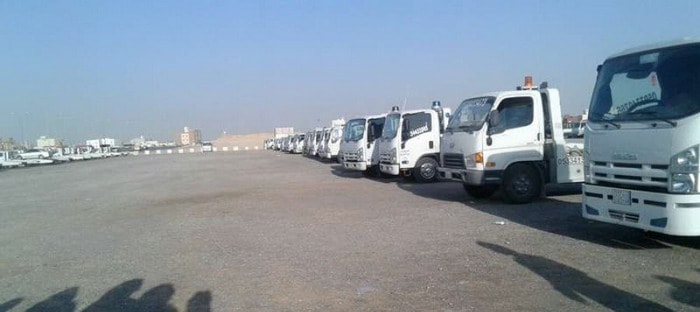 سائقو السطحات والدينات يطلبون سعودة المهنة