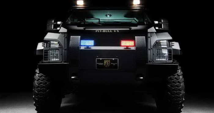 فورد F-550  Swat Special مدرعة تعرض للبيع بسعر 300.000 دولار