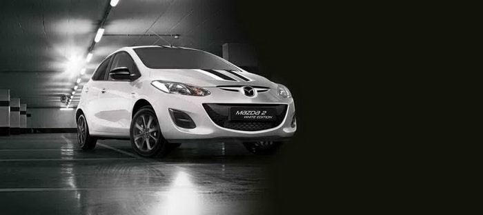 مازدا 2Black  وWhite باللونين الأبيض والأسود يفتتحان العام الجديد في بريطانيا