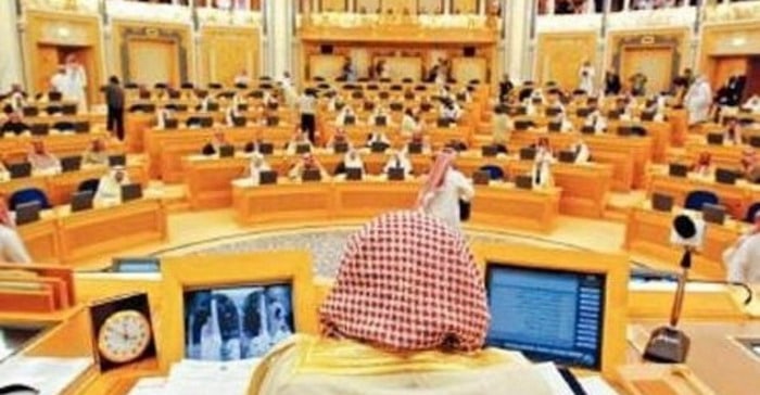 السعودية تؤجل مناقشة تمكين المرأة من القيادة في مجلس الشوري