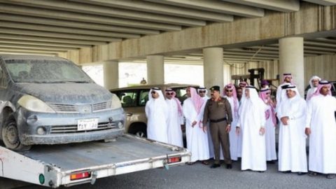 أمانة الرياض ترفع 280 سيارة متهالكة من الطرق وتعلن مناقصة للمواقف