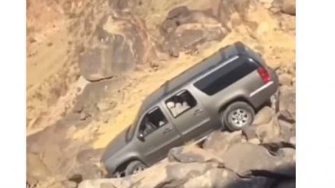 أسرة سعودية تتعرض لسقوط سيارتها من فوق جبل في تركيا