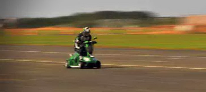 فيديو : شاهدوا أسرع سكوتر للمعاقين في العالم ينطلق بسرعة 173 كم