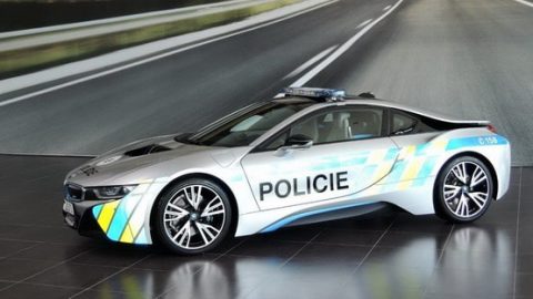 BMW i8 تتحول لسيارة شرطة مميزة لمدة 6 شهور في التشيك
