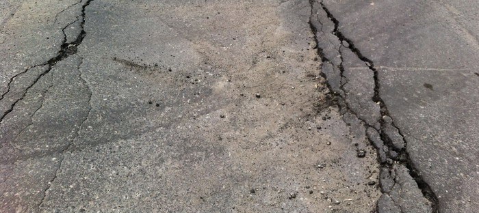 طرق المملكة تعاني من سوء الصيانة رغم المليارات التي تنفق لانشائها