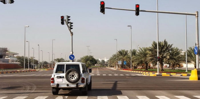 13.000 سائق تجاوزوا الإشارة الحمراء في دبي في النصف الأول من العام
