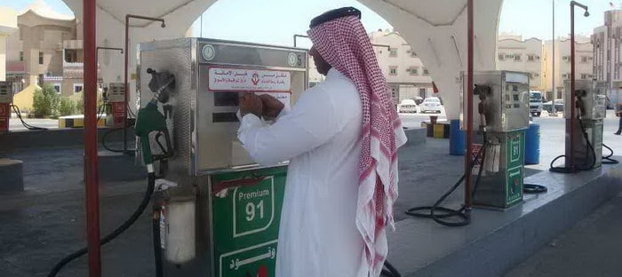 إغلاق 11 محطة وقود في جدة وبريدة لخلطها بنزين 91 و95