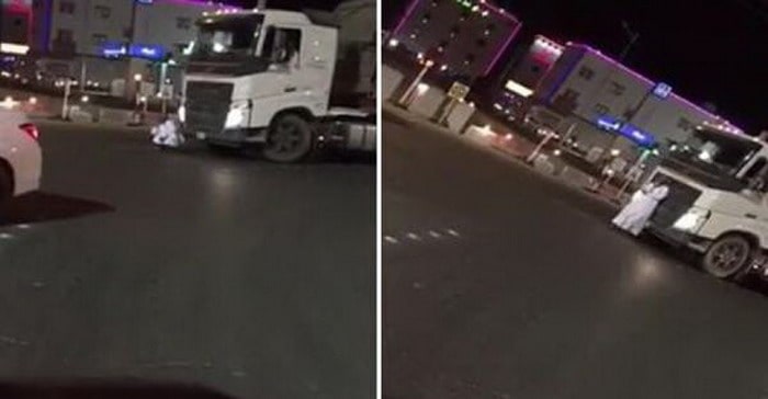 فيديو : سعودي يجلس أمام شاحنة في وسط طريق عام بسبب المخدرات