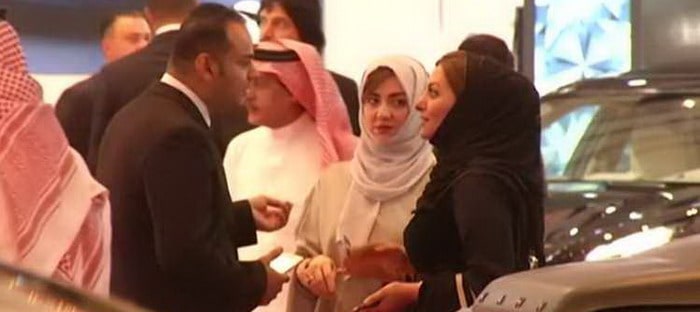 قيادة المرأة تقود لزيادة المبيعات في 2018 بالسعودية