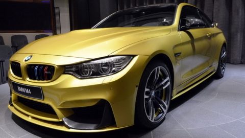 BMW M4 بتجهيزات M Performance تأتي باللون الأصفر أوستن لدي أبوظبي موتورز