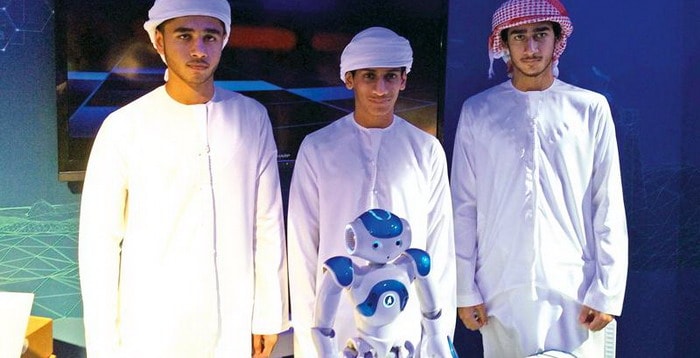 تجربة طلابية إماراتية تقدم روبوت لخدمة مواقف السيارات في دبي