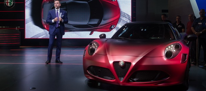 ألفاروميو تقدم نسختي 4C الخاصة وجوليا في معرض دبي 2015