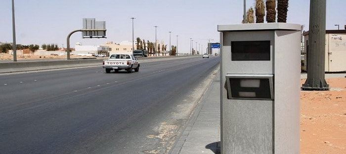 سعودي غاضب يطلق النار علي جهاز ساهر لأسباب غامضة !!