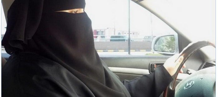 نسبة من السعوديات يخشين من التعرض للمضايقات خلال قيادة السيارات
