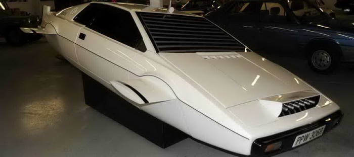 لوتس إسبريت الغواصة من فيلم الجاسوسة التي أحبتني تعرض للبيع بسعر مليون دولار