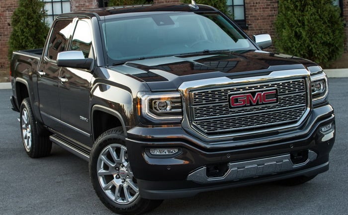 GMC سييرا 1500 و1500 دينالي يحدثان كموديلي 2017 بألوان وخيارات عديدة
