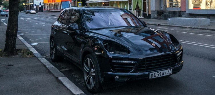 لصوص السيارات الروس يسرقون مصابيح سيارتك ومن ثم يفاوضوك على فدية لاستردادهم!!