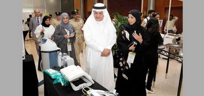 جمعية الإمارات الطبية تؤكد أن قيادة السيارات طويلاً يقود لتآكل فقرات الظهر