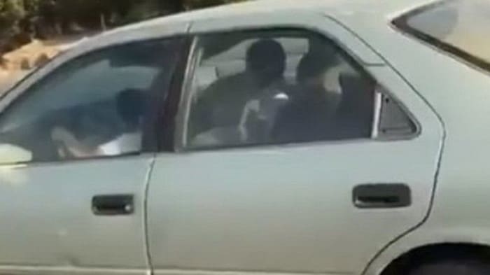 طفل يقوم بقيادة سيارة في السعودية وغضب كبير بين المتابعين