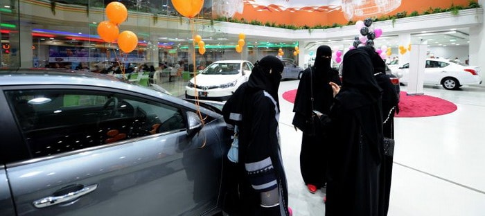 شركات السيارات تستهدف جذب السعوديات في المملكة قبل سريان سماح القيادة