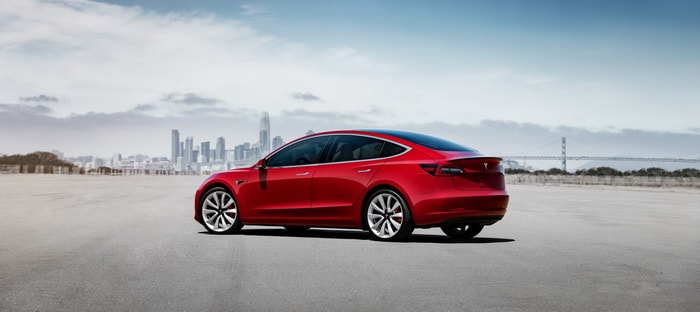 وصول انتاج سيارات تسلا Model 3 الى 100 ألف نسخة