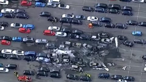 فيديو : طائرة لأفراد أسرة بن لادن تتحطم في لندن وتحطم عشرات السيارات