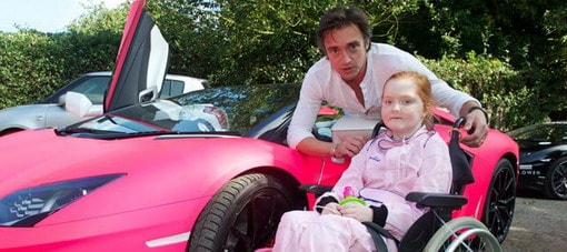 ريتشارد هاموند يحقق حلم فتاة مريضة بركوب سيارة لمبورجيني وردية