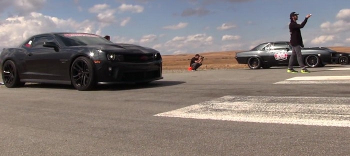 فيديو : شيفروليه كمارو 1969 في معركة العصر مع كمارو ZL1 موديل 2012