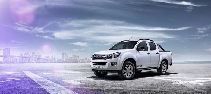 إيسوزو D-Max Blade 2015 بالأسود أو الأبيض تشق طريق جديدة للقوة