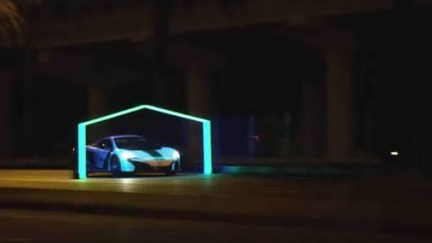 فيديو : سباق بين سيارة ماكلارين 650S وطائرة بدون طيار في شوارع دبي