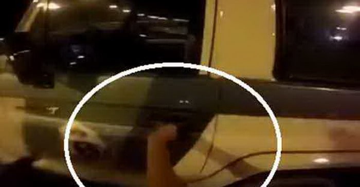 فيديو : سعودي يستفز دورية أمنية ثم يفر منها باستعراض تفحيط سريع