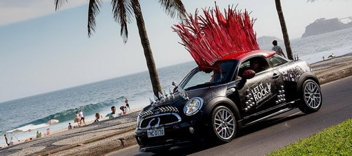 ميني كوبر تتحول إلى محبة لموسيقي الروك في شوارع البرازيل