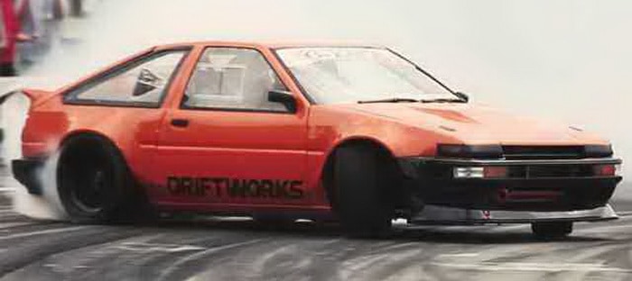 فيديو : هل تريدون أن تعرفوا حجم جنون ممارسي الدريفت ؟ شاهدوا إذن الجنون المطبق