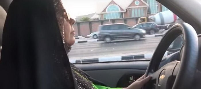 سعودية في السبعين من عمرها تحصل على رخصة القيادة