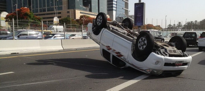 محامي دبي العام يؤكد علي منع القانون قيادة السيارات لأصحاب الأمراض الخطيرة