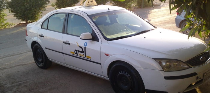 أوهما سيارات الأجرة في جدة بأنهما شرطيين بغرض السرقة فسقطا سريعاً