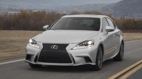 كبير مهندسي لكزس IS يلمح إلى إمكانية إطلاق نسخة IS F جديدة