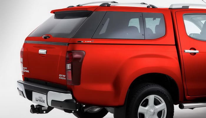 إيسوزو D-Max تتخلي عن صورة البيك أب التقليدية وتتجمل بسقف صلب جديد