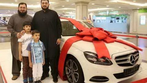 فوز سيدة سورية بسيارة مرسيدس الحادية عشر في مهرجان أبوظبي للتسوق