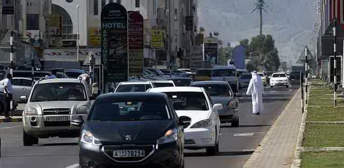 زيادة سعر الوقود في الإمارات تقود سكان الفجيرة للاعتماد علي وسائل النقل العام