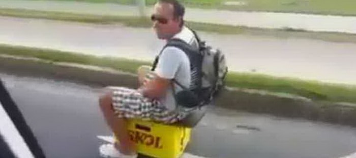 هل تتخيلون أن هذا الصندوق هو سيارة متحركة بمحرك صغير علي 4 عجلات ؟