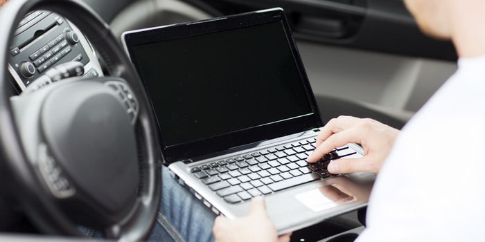 هل يمكن لقراصنة الأنترنت اختراق سيارتك بالفعل؟