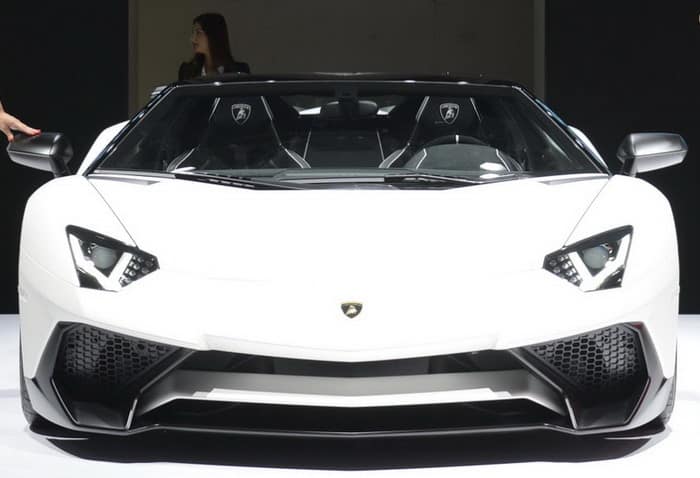لامبورجيني أفنتادور SV رودستر . . لا يمكن تجاهلها في فرانكفورت 2015