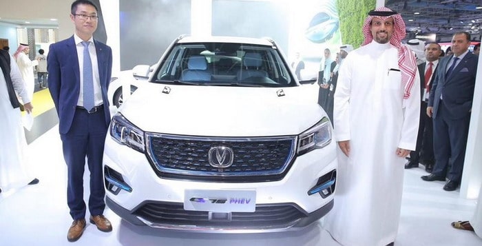 ​تشانجان تقدم سيارة كهربائية وأخرى هايبرد في المعرض السعودي الدولي للسيارات