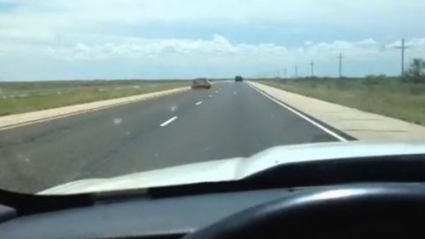 فيديو: كيف تبدو كورفيت ZR1 وهي تمر بجانبك على سرعة 320 كم/س؟