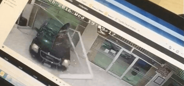 تكرر حوادث اقتحام السيارات بالسعودية وآخرها لسيارة جي إم سي في طريف