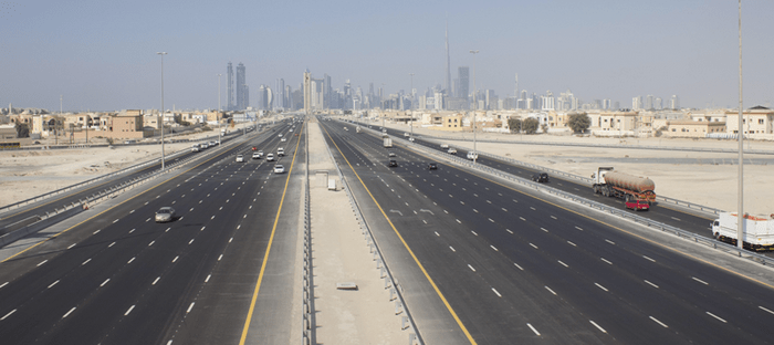 الطرق الأكثر تطوراً تقود لأسلوب قيادة أسوأ وأكثر خطورة في الإمارات